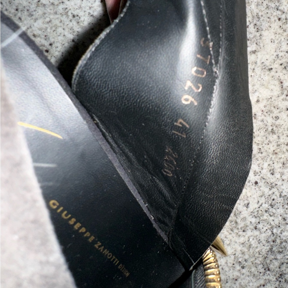 Giuseppe Zanotti Alien Gray Suede Peep-Toe  Booties with Gold Zipper size 41 - Picture 8 of 13